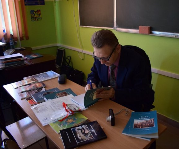 POETYCKA LEKCJA PATRIOTYZMU W PRZEDEDNIU ROCZNICY STULECIA  ODZYSKANIA NIEPODLEGŁOŚCI